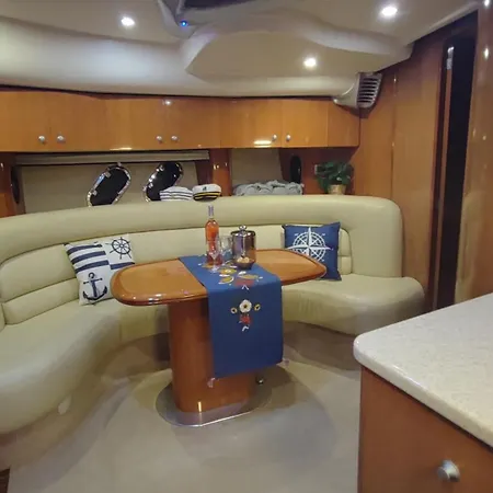 Hotel na wodzie Karma Boat Cruises Lagos
